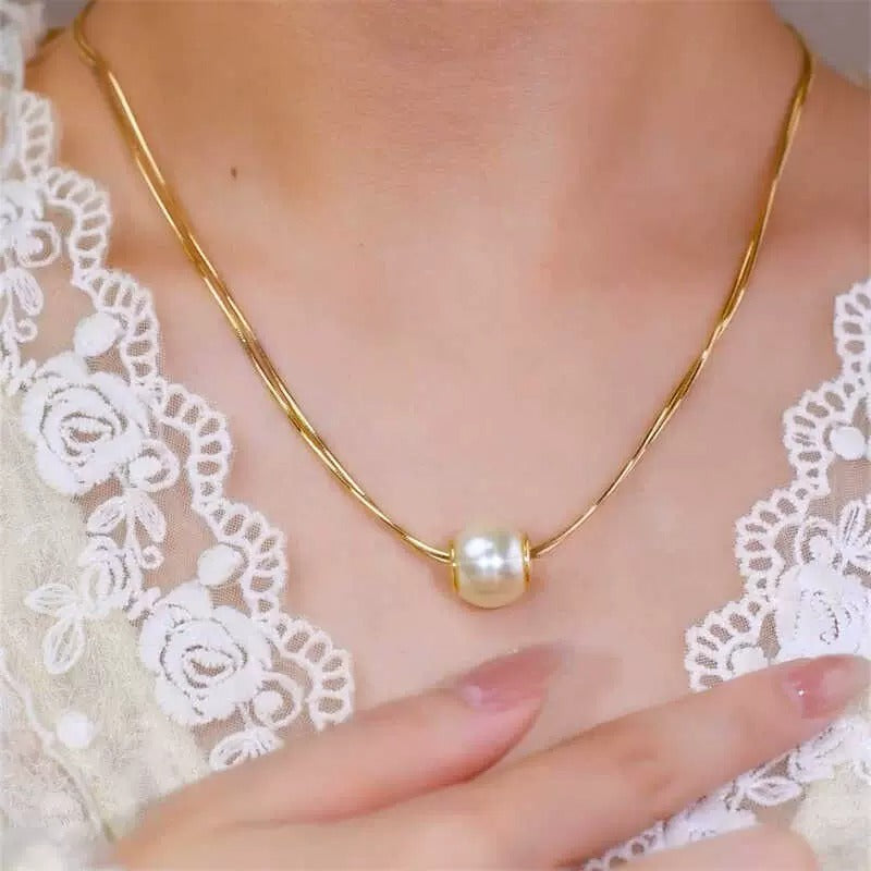 Celebrity style pearl enrolled necklace(gold plated)