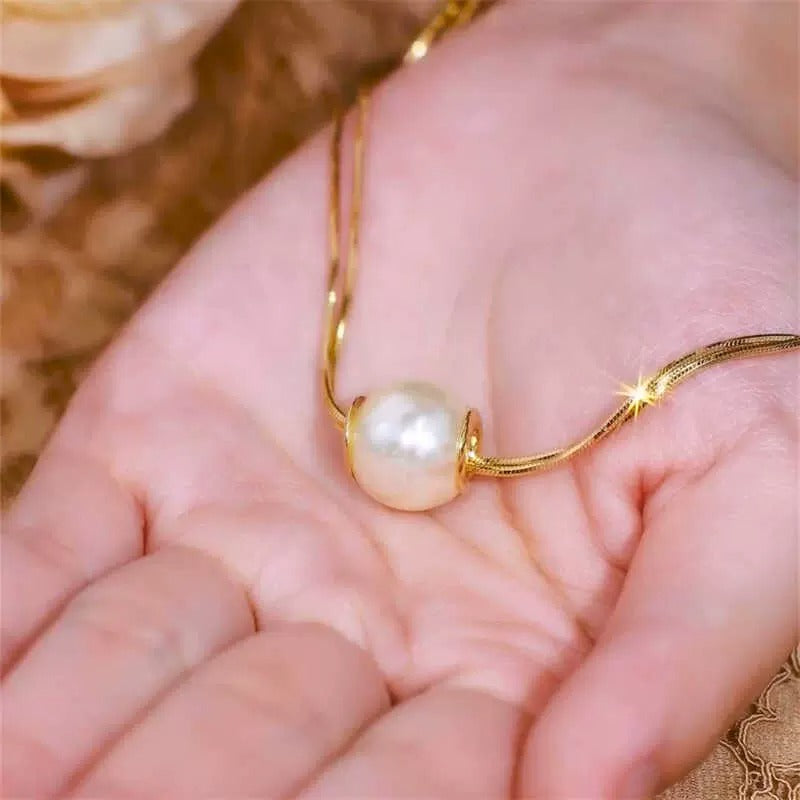 Celebrity style pearl enrolled necklace(gold plated)