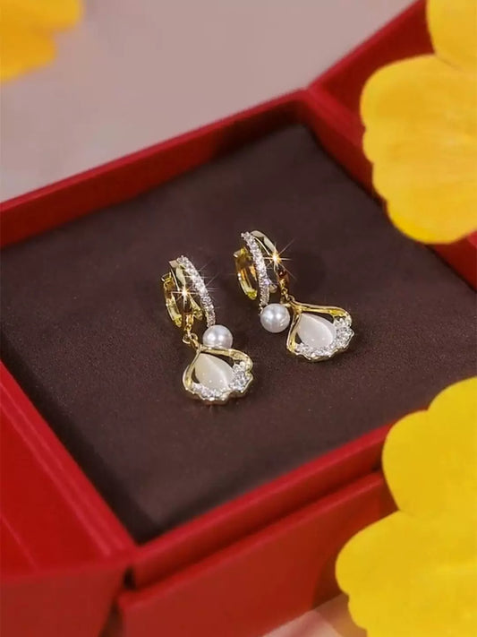 High grade leaf pearl earrings